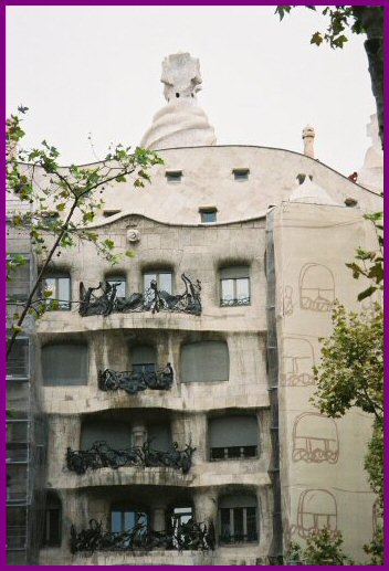 Gaudi Apartment During Repair.jpg - 48762 Bytes